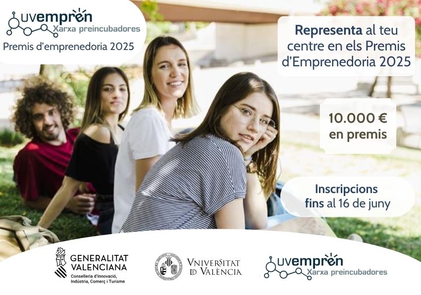 Grupo de universitarios en el exterior del Campus